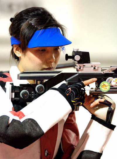 关于俄罗斯代表团在射击比赛中崭露头角，斩获多金的信息