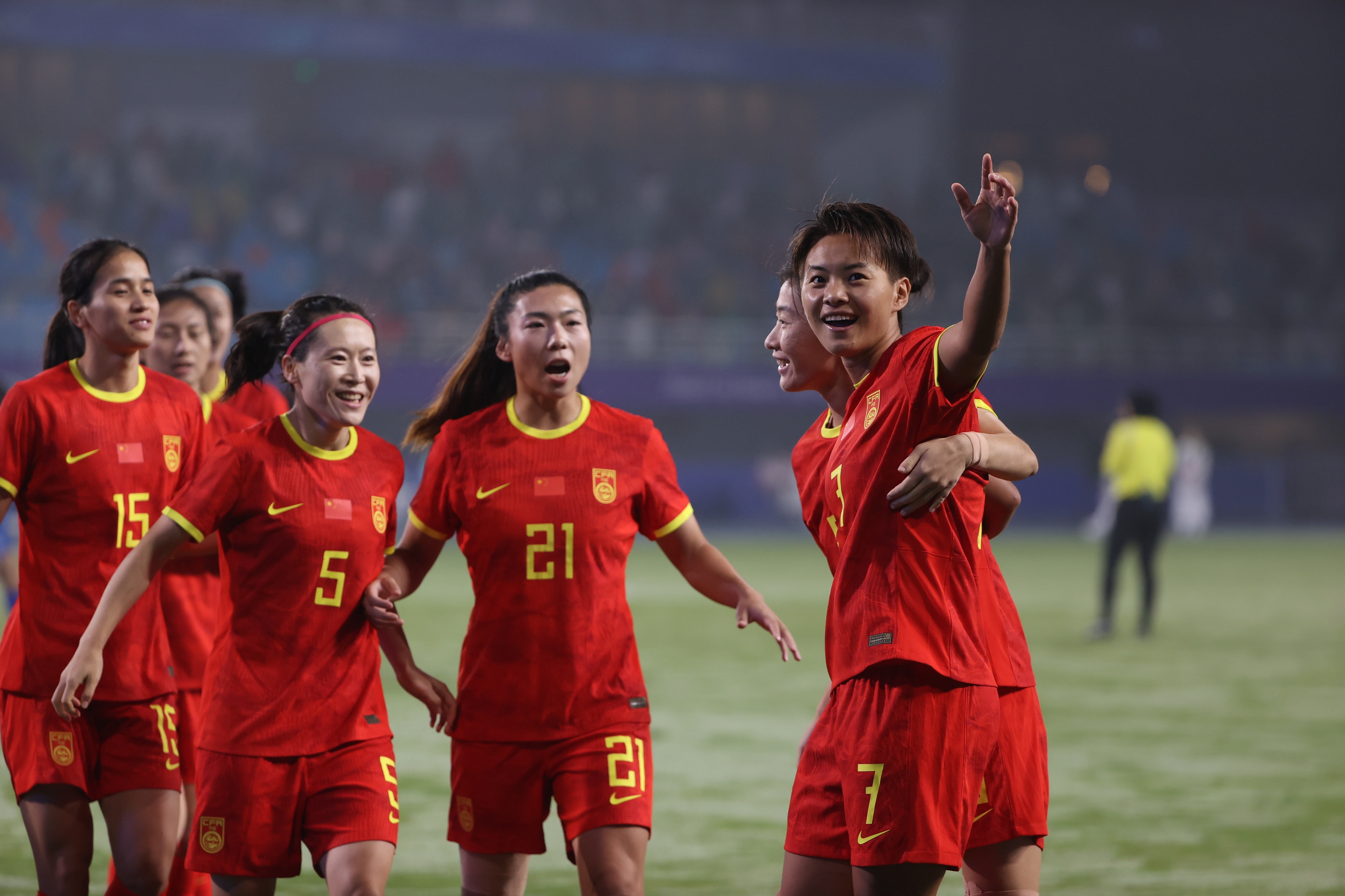 世界女足比赛中，中国队实力强劲，取得胜利