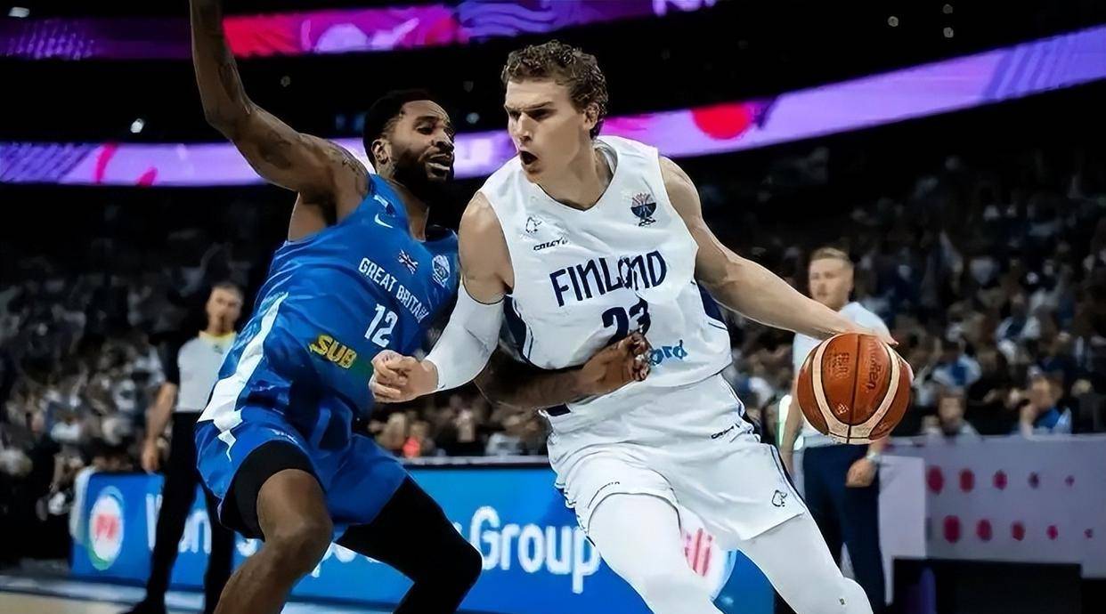 篮球明星在比赛中刷新了自己的纪录