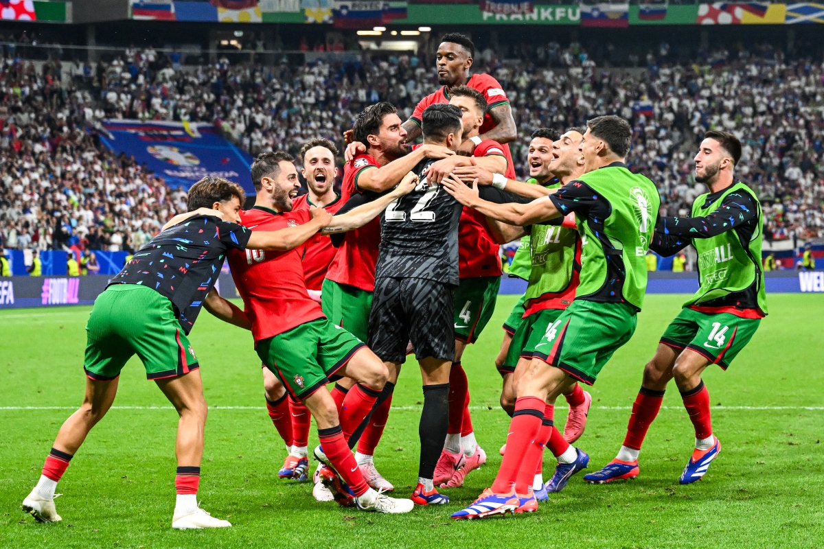 足球联赛中东亚球队连连取胜