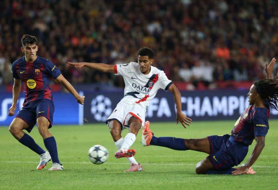 关于欧冠再现逆转大战，球迷热议不断！的信息