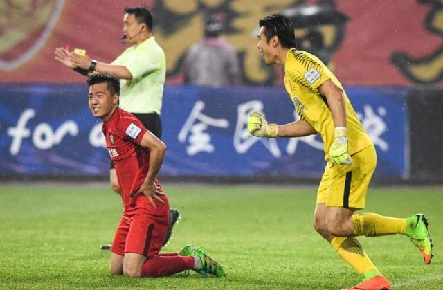 苏宁客场击败权健，继续排名第一的简单介绍