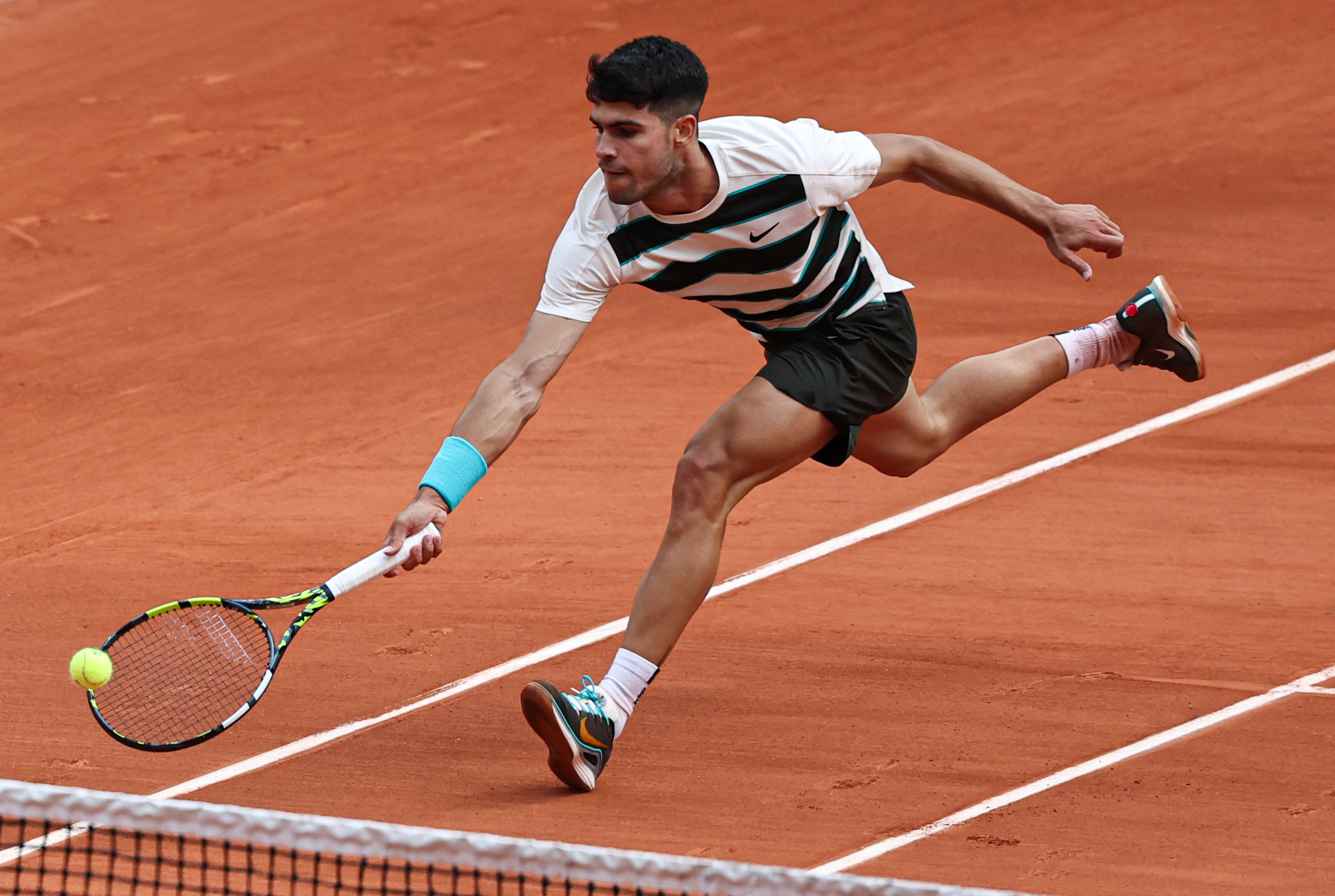 意大利网球队横扫法国网球队，阿尔卡拉斯高光表现