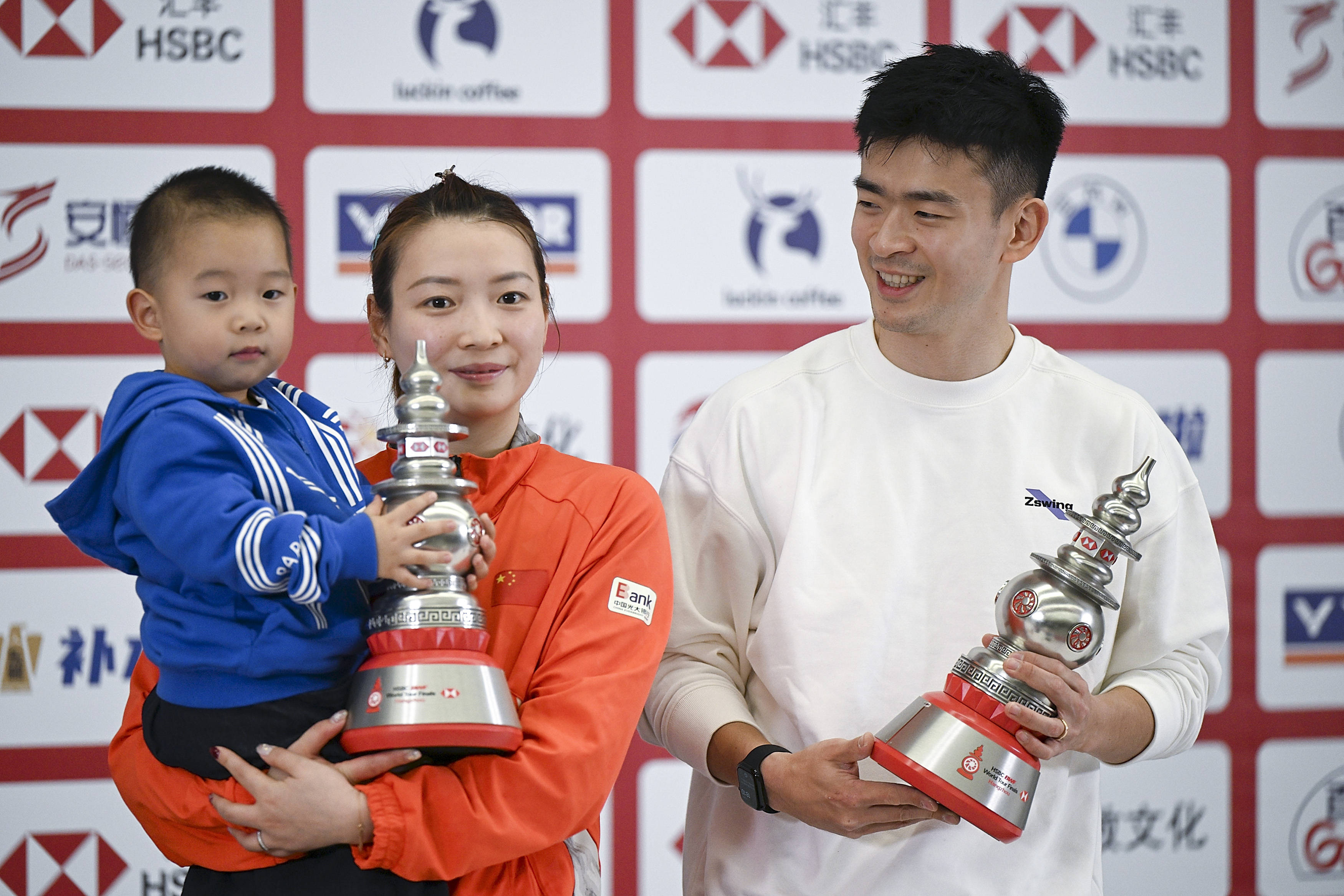 法国队完胜韩国队,郑思维惊艳四座 法国队完胜韩国队,郑思维惊艳四座