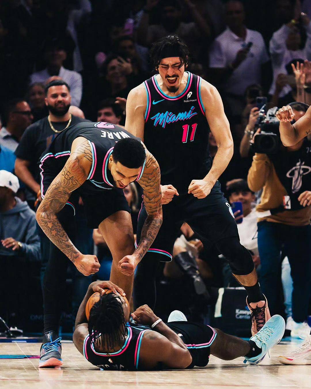 包含勇士险胜尼克斯，波尔津吉斯制霸全场的词条