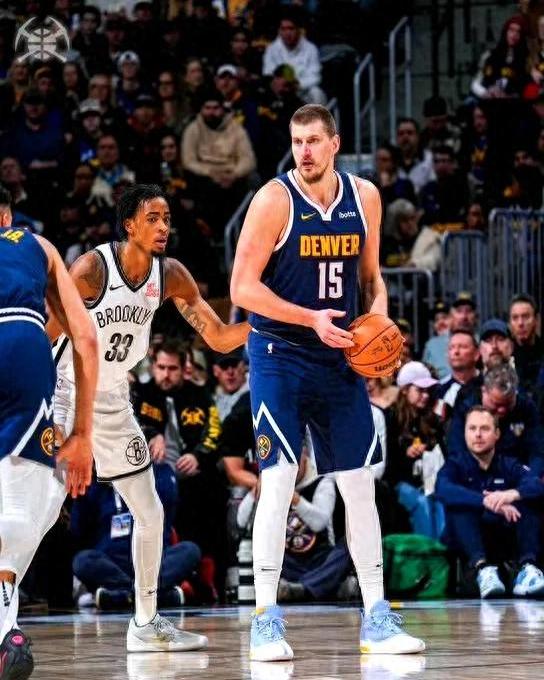 篮网完胜掘金，库里带队取胜