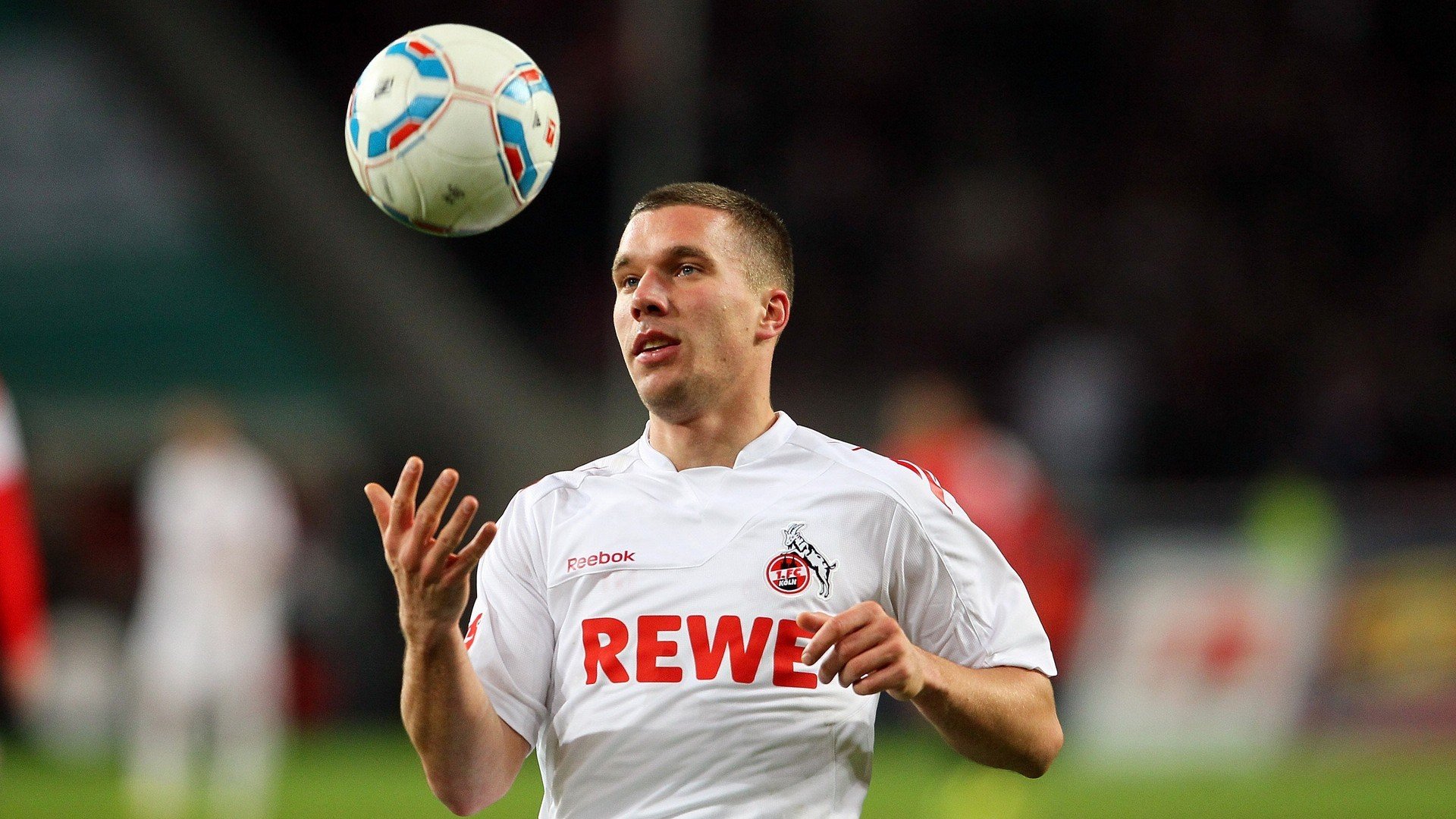 世界排名争夺战焦点战,荷兰轻取利物浦,战术革新与青训红利双赢