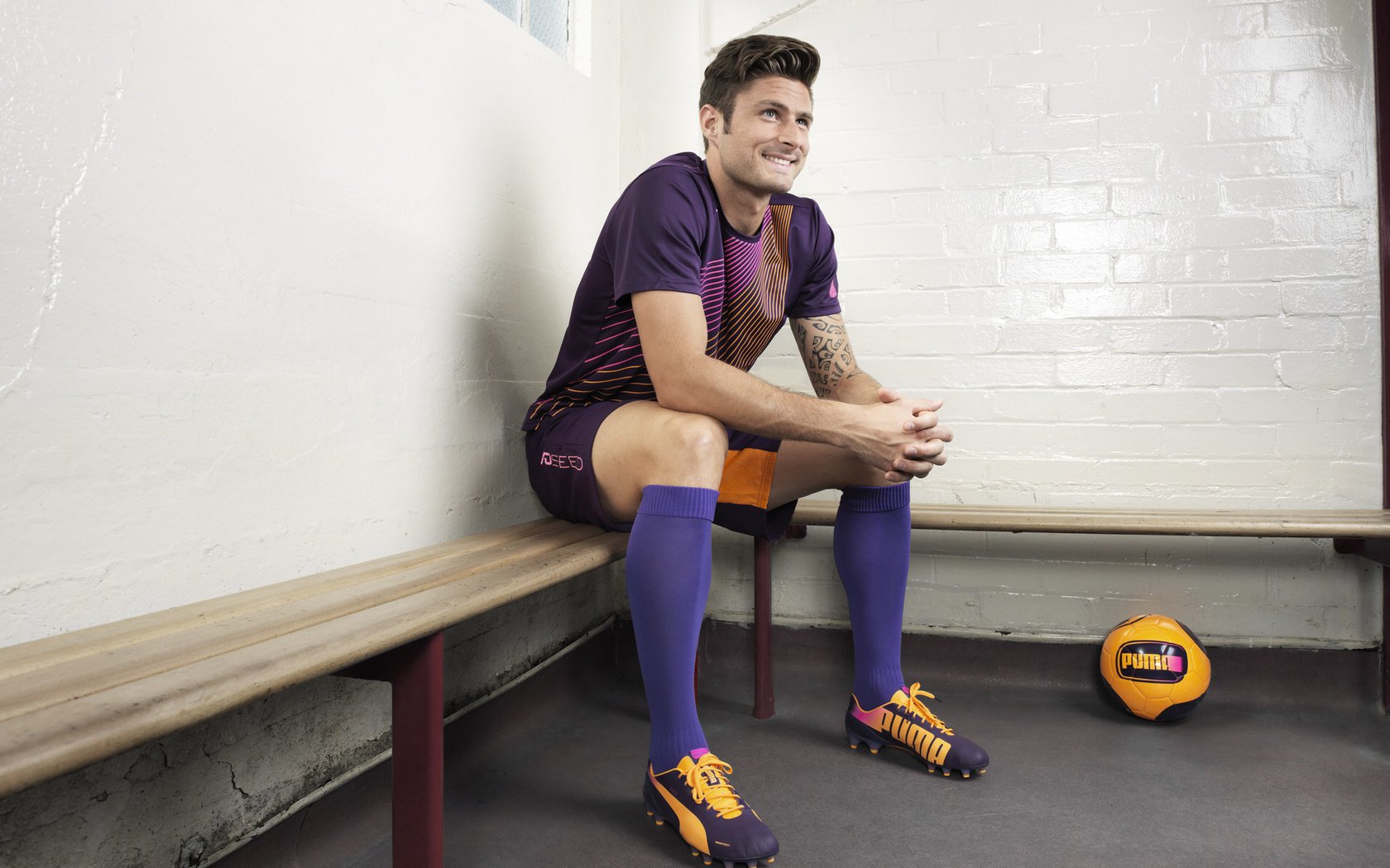 世界排名争夺战焦点战,荷兰轻取利物浦,战术革新与青训红利双赢