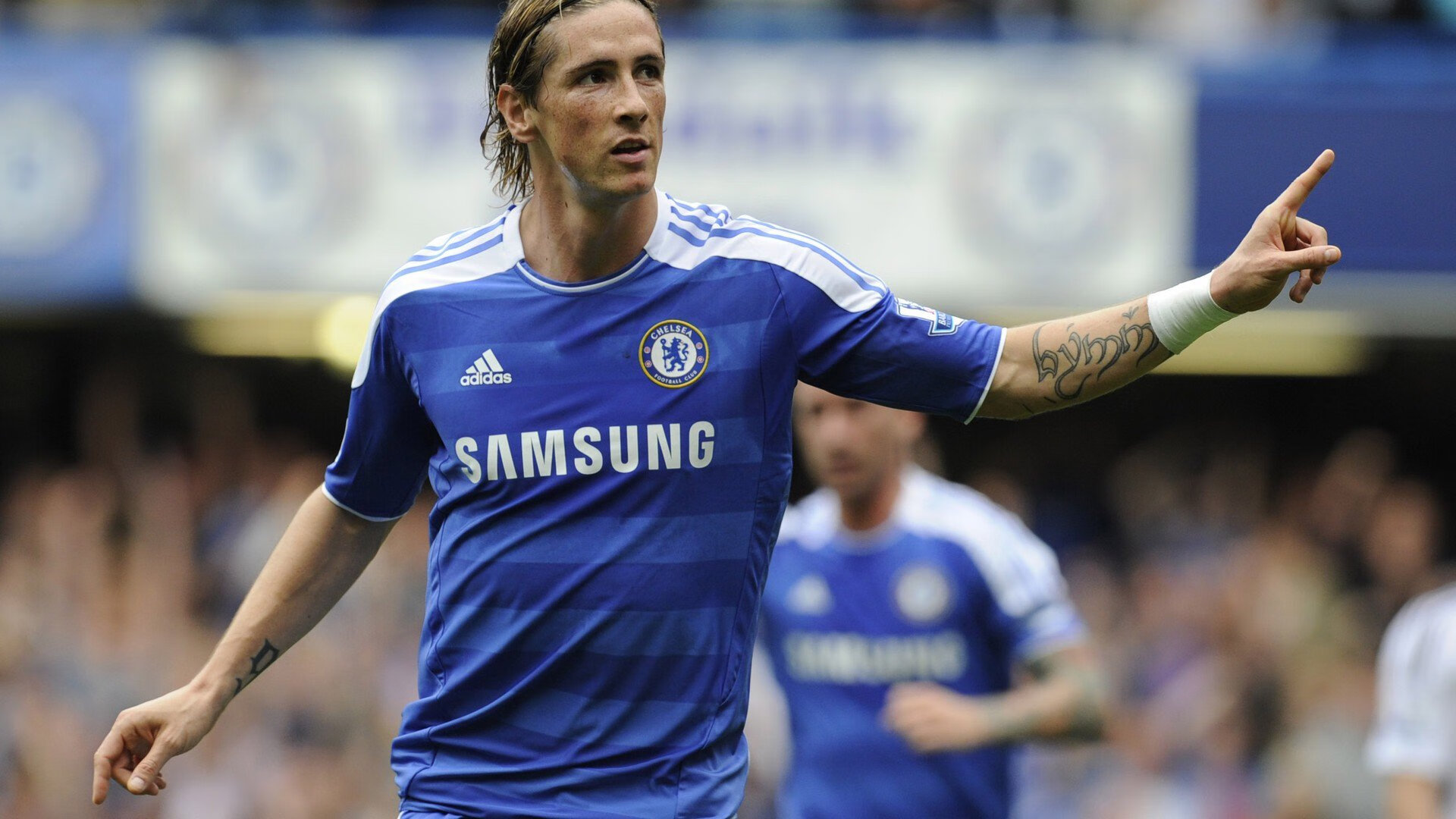 赛道与球场，速度与坚韧的双重奏